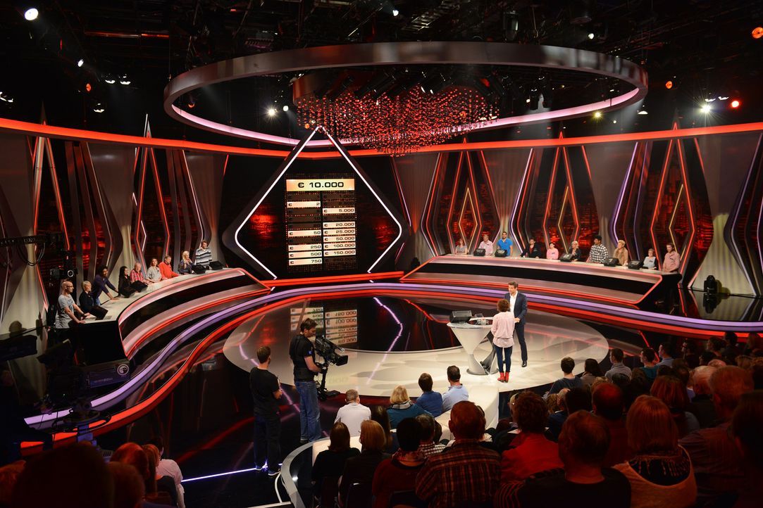 20 Boxen und die Möglichkeit, 250.000 Euro mit nach Hause zu nehmen - für die Kandidaten heißt es "Deal or no Deal"! Doch während Moderator Wayne Ca... - Bildquelle: Willi Weber SAT.1