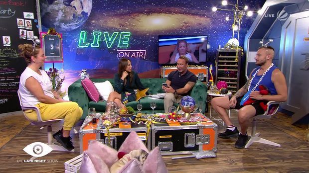 Promi Big Brother - Promi Big Brother - Tag 20 In Der Late Night Show: Eric Sindermann Und Danni Büchner Kehren Zur Erde Zurück!