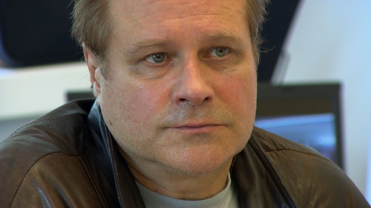 Als Saskia Meerfeld beim Ladendiebstahl erwischt wird, droht ihr dunkles Geheimnis in der Familie aufzufliegen. Doch der Hausdetektiv macht ihr ein... - Bildquelle: SAT.1