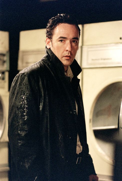 Im Waschraum des Motels macht Ed (John Cusack) eine grausame Entdeckung ... - Bildquelle: 2003 Sony Pictures Television International. All Rights Reserved.