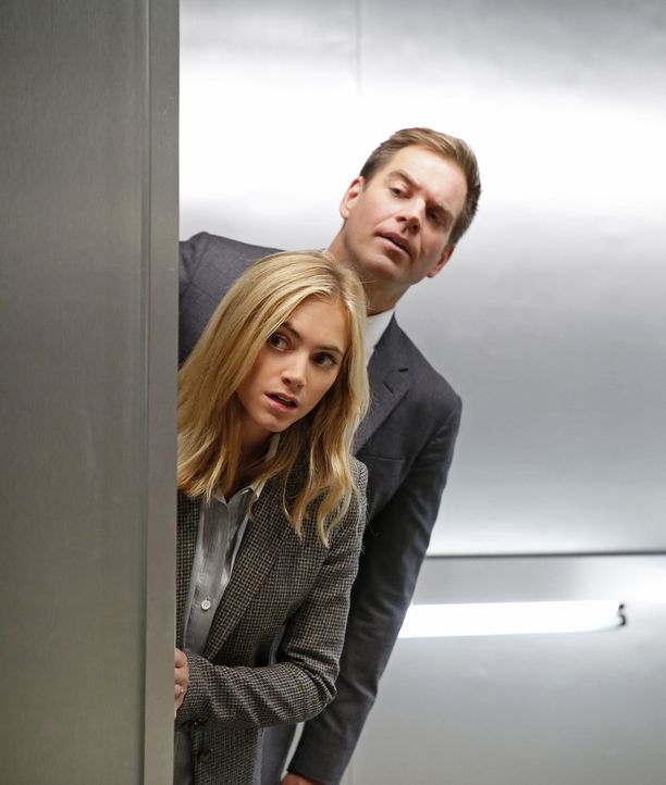 Ermitteln in einem neuen Fall: Eleanor (Emily Wickersham, l.) und Tony (Michael Weatherly, r.) ... - Bildquelle: 2014 CBS Broadcasting, Inc. All Rights Reserved