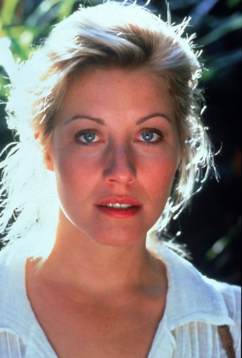 Die hübsche Journalistin Sue (Linda Kozlowski) wird von kolumbianischen Drogengangstern entführt ... - Bildquelle: Paramount Pictures