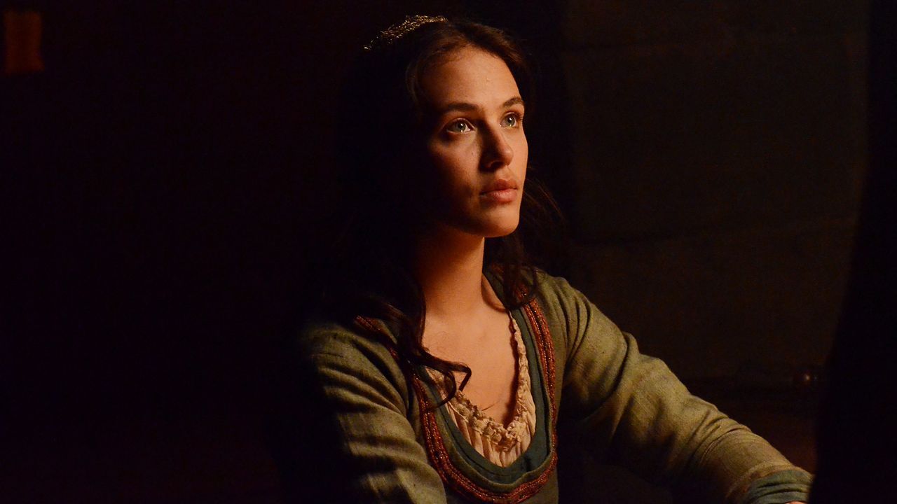 Das-verlorene-Labyrinth-jessica-brown-findlay-as-alais-pelletier-du-mas-3-Tandem-Productions-Film-Afrika - Bildquelle: SAT.1/2011 Tandem Productions GmbH & Film Afrika Worldwide (Pty) Limited South Africa. All Rights Reserved.