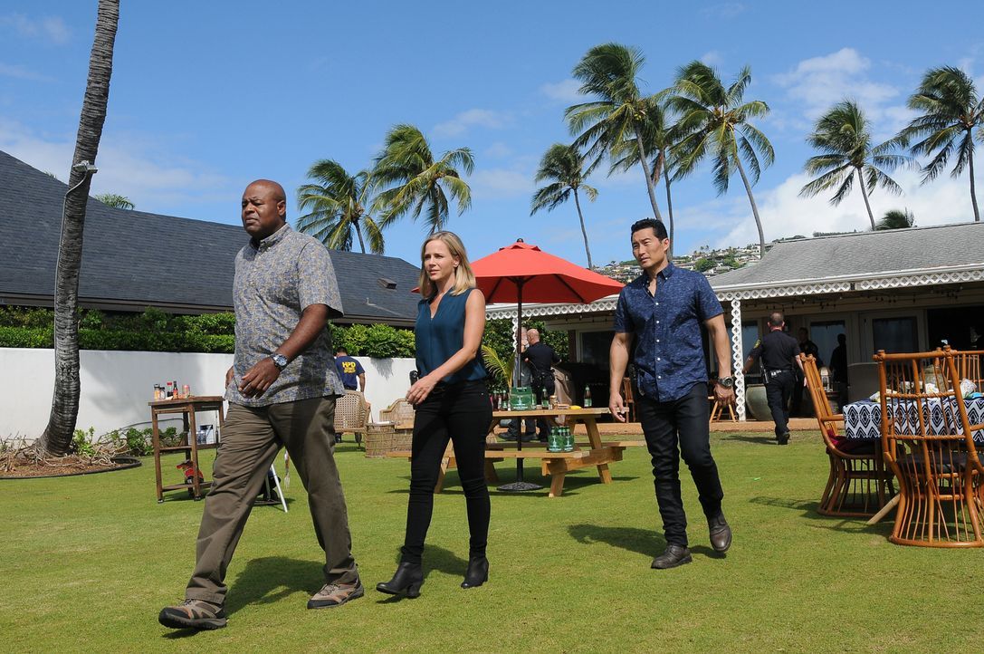 Müssen ermitteln, als Ben Nakano, der Bruder des vielversprechenden Boxtalents Luke, umgebracht wird: Grover (Chi McBride, l.), Abby (Julie Benz, M.... - Bildquelle: Norman Shapiro 2015 CBS Broadcasting, Inc. All Rights Reserved