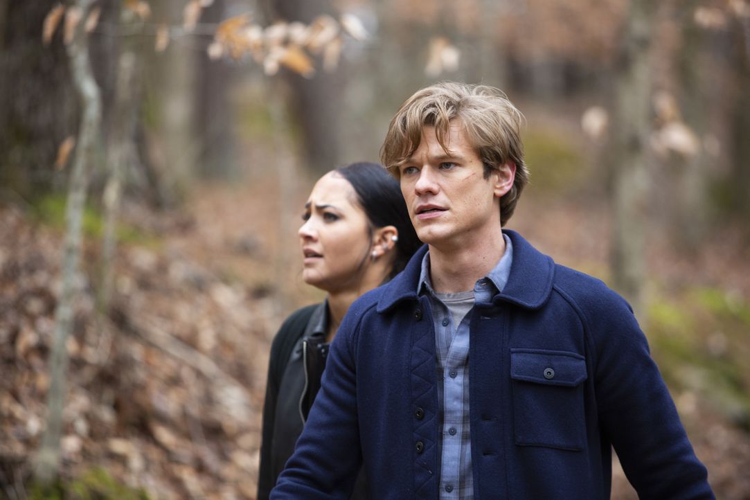Riley Davis (Tristin Mays, l.); Angus MacGyver (Lucas Till, r.) - Bildquelle: Nathan Bolster 2021 CBS Broadcasting, Inc. All Rights Reserved. / Nathan Bolster