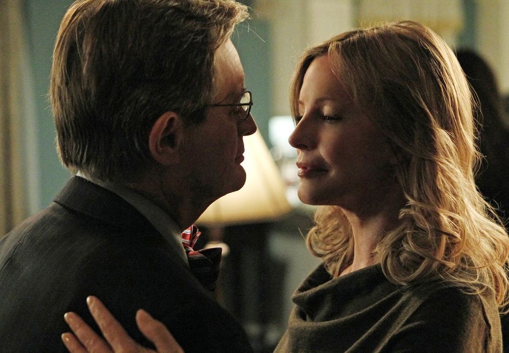 Hat ihre Beziehung eine Chance? Mary Courtney (Cheryl Ladd, r.) und Ducky (David McCallum, l.) ... - Bildquelle: CBS Television