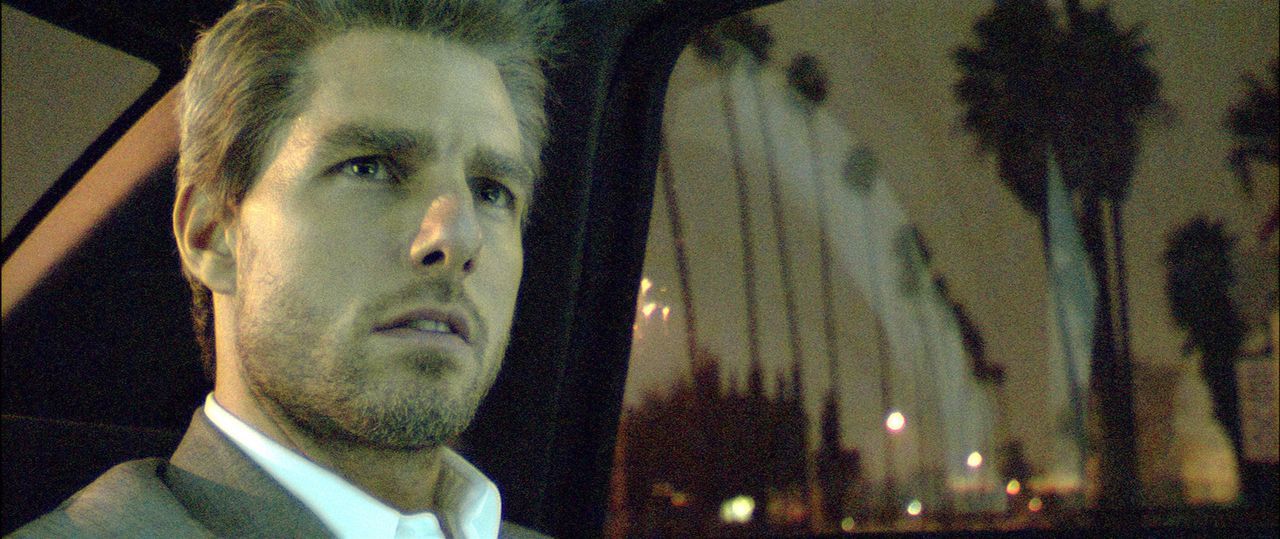 Vincent (Tom Cruise) hat einen mörderischen Auftrag zu erledigen: 5 Kronzeugen, die in einem Prozess gegen die Mafia aussagen, sollen in einer Nach... - Bildquelle: TM &   Paramount Pictures. All Rights Reserved.