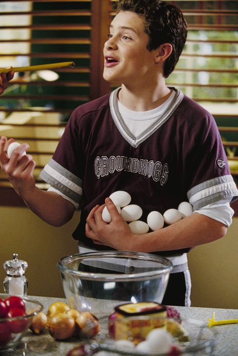 Zwischen seiner Leidenschaft fürs Kochen und für den Baseball hin- und hergerissen: Eddie Ogden (Taylor Ball) ... - Bildquelle: The Disney Channel