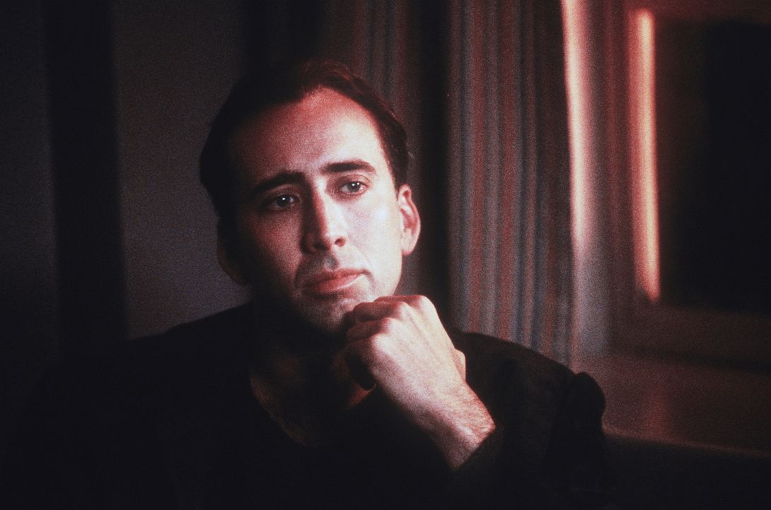 Je mehr der gefühllose Engel Seth (Nicolas Cage) die schöne Maggie beobachtet, desto mehr erwacht in ihm ein sehr menschliches Gefühl: die Liebe! - Bildquelle: Warner Bros.