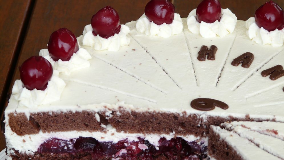 Rezept für eine Sahne-Kirsch-Torte - SAT.1 Ratgeber