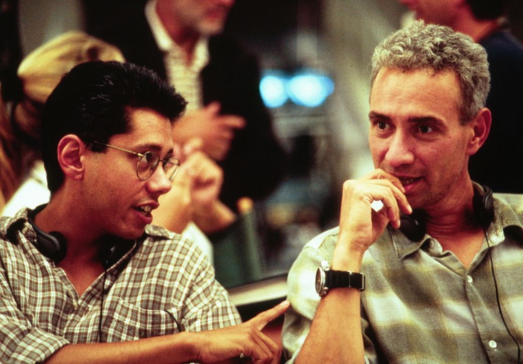 Dean Devlin (l.); Roland Emmerich (r.) - Bildquelle: 1996 Twentieth Century Fox Film Corporation.  All rights reserved.