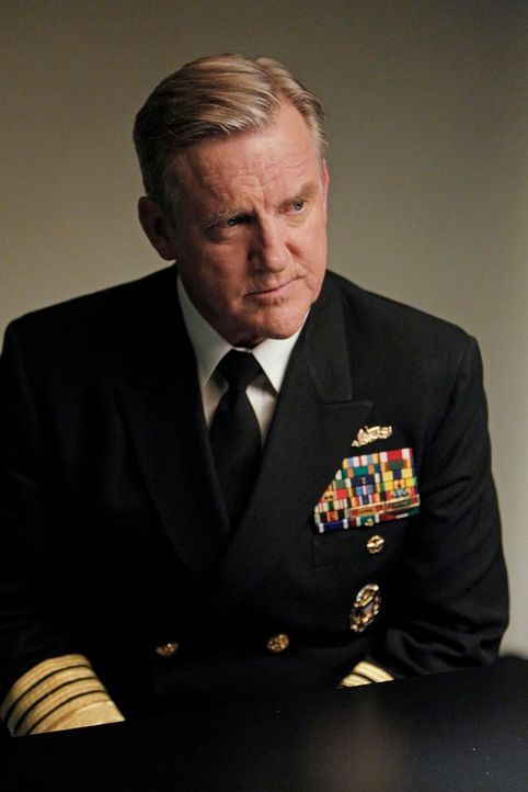 Bei der Aufklärung eines neuen Mordfalles, trifft McGee auf seinen Vater, Admiral McGee (Jamey Sheridan) ... - Bildquelle: CBS Television