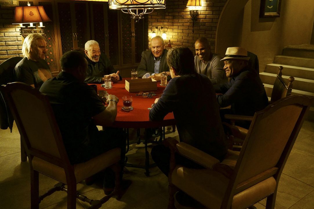 Ein ganz besonderer Pokerabend: Bill Withers (Bill Withers, 3.v.l.), Joe Walsh (Joe Walsh, l.), Willie J. Williams (Willie J. Williams, 2.v.l.), Ron... - Bildquelle: Monty Brinton ABC Studios