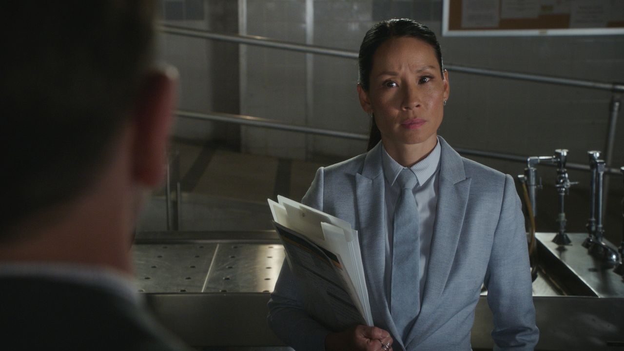 Watson (Lucy Liu) muss einen harten Schicksalsschlag durchleben und sich trotzdem auf den Fall eines neuen Mordopfers konzentrieren. Die Mordwaffe:... - Bildquelle: 2017 CBS Broadcasting Inc. All Rights Reserved.