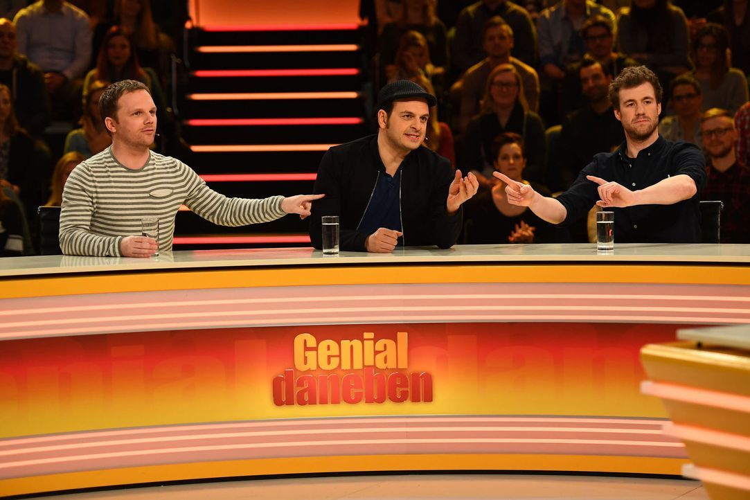 Wie werden sich Ralf Schmitz (l.), Kaya Yanar (M.), Luke Mockridge (r.) bei "Genial daneben" schlagen? - Bildquelle: Willi Weber SAT.1