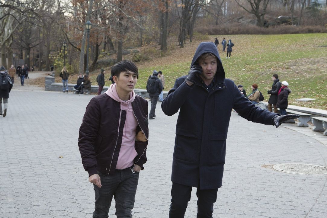 (v.l.n.r.) Jordan Kwon (Justin Chon); Cameron Black (Jack Cutmore-Scott) - Bildquelle: Warner Bros.