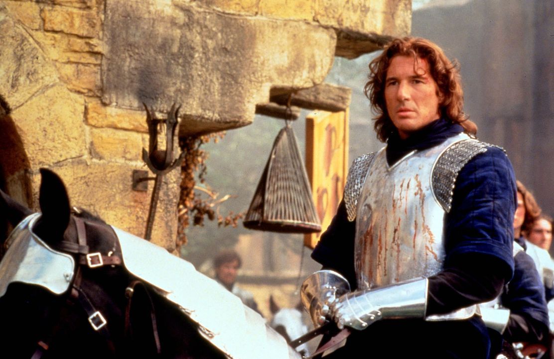 Lancelot (Richard Gere) wird von Gewissensqualen zermürbt. Er liebt die Frau von König Artus, der ihn wie einen Sohn bei sich aufgenommen hat. - Bildquelle: Columbia Pictures