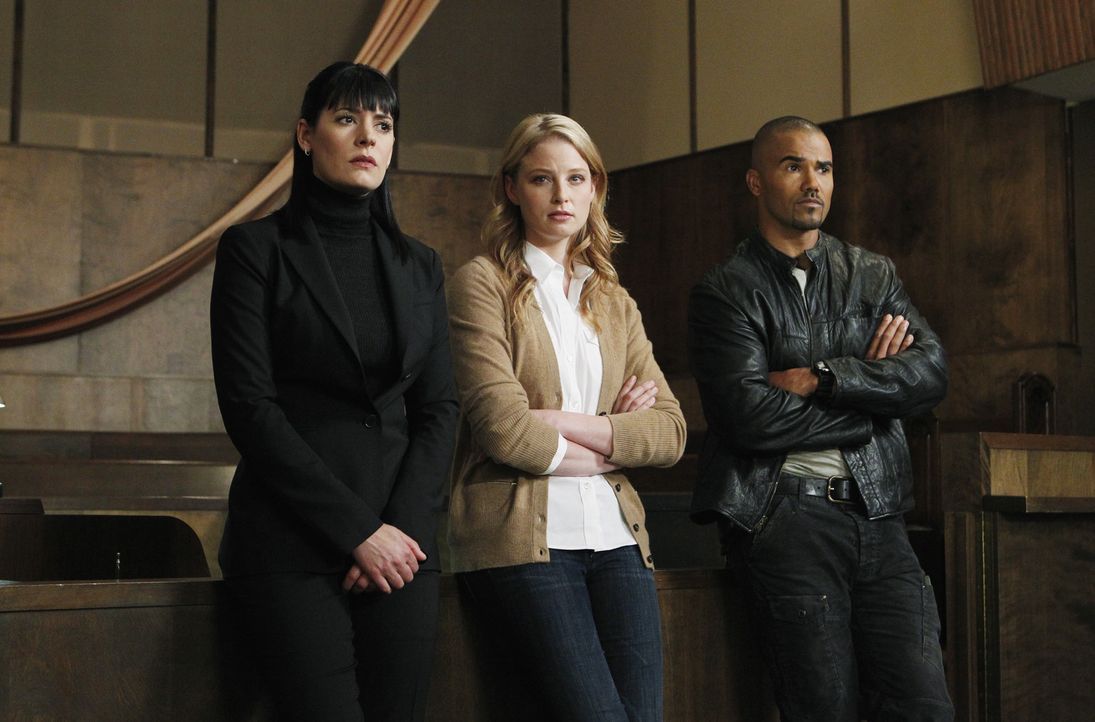 Als in einem bewachten Wohnviertel in New Mexico mehrere Frauen in ihren Häusern ermordet wurden, beginnen Prentiss (Paget Brewster, l.) und Morgan... - Bildquelle: ABC Studios