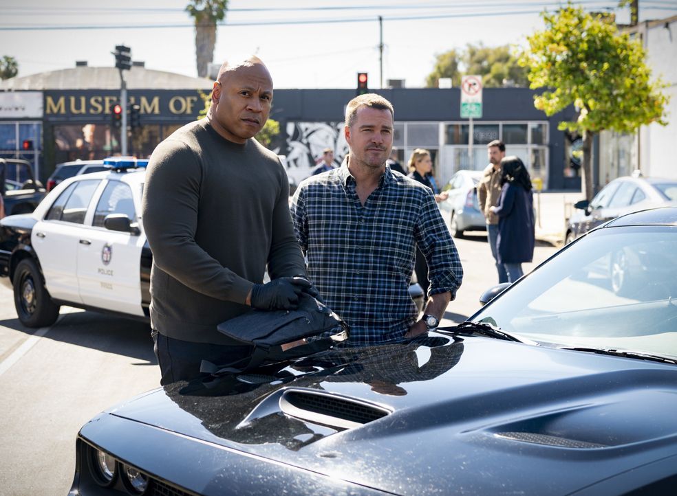 Special Agent Sam Hanna (LL Cool J, l.); Special Agent G. Callen (Chris O'Donnell, r.) - Bildquelle: Ron Jaffe 2021 CBS Broadcasting, Inc. All Rights Reserved. TM / Ron Jaffe
