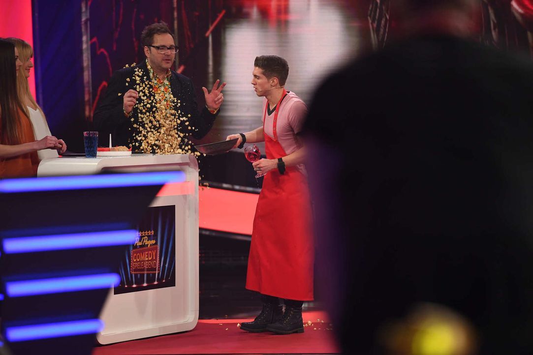 Joey Heindle (r.) muss zeigen, was er kann - doch wird Paul Panzer (l.) mit ihm zufrieden sein? - Bildquelle: Willi Weber SAT.1