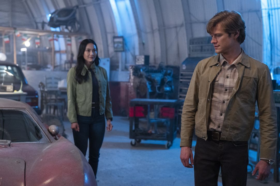 Desi Nguyen (Levy Tran, l.); Angus MacGyver (Lucas Till, r.) - Bildquelle: Mark Hill 2020 CBS Broadcasting, Inc. All Rights Reserved. / Mark Hill
