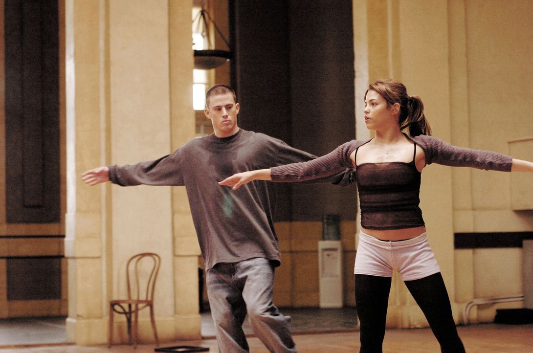 Ballett meets Streetdance: Wider Erwarten kann Tyler (Channing Tatum) dem Tanzen mit Nora (Jenna Dewan) einiges abgewinnen ... - Bildquelle: Constantin Film