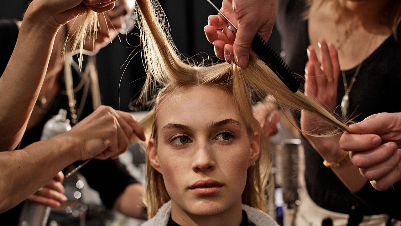 NewYork-Fashionweek-13-02-11-AFP - Bildquelle: AFP PHOTO/Joshua LOTT