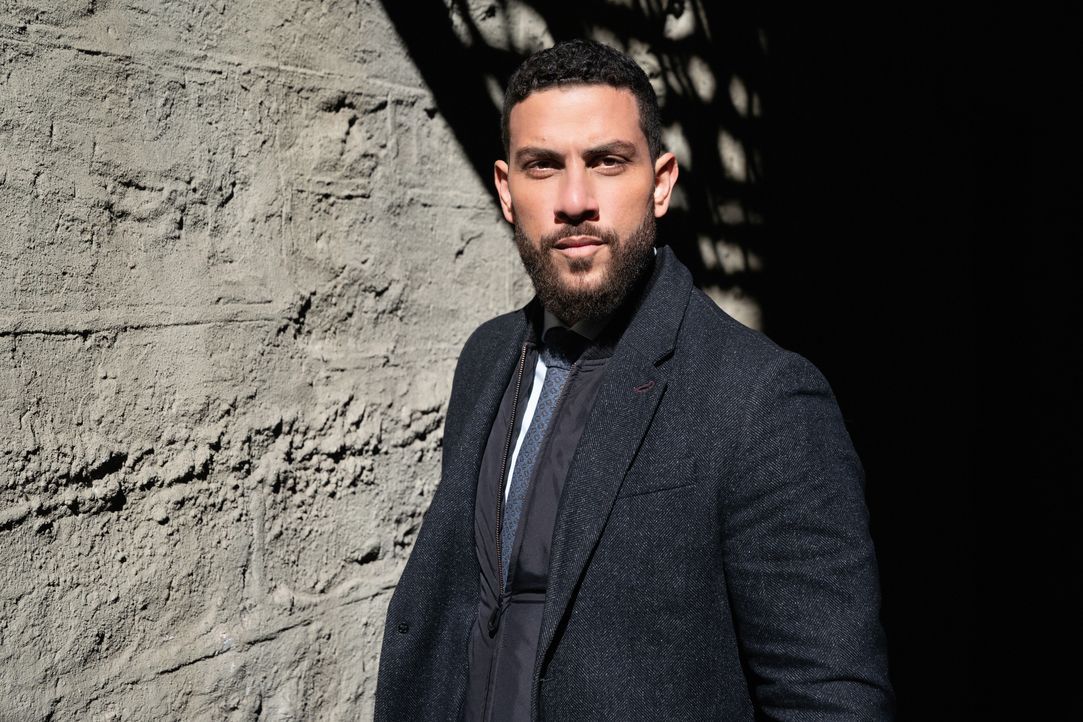 American Dreams - Special Agent Omar Adom 'OA' Zidan (Zeeko Zaki) - Bildquelle: Mark Schafer 2020 CBS Broadcasting, Inc. All Rights Reserved. / Mark Schafer