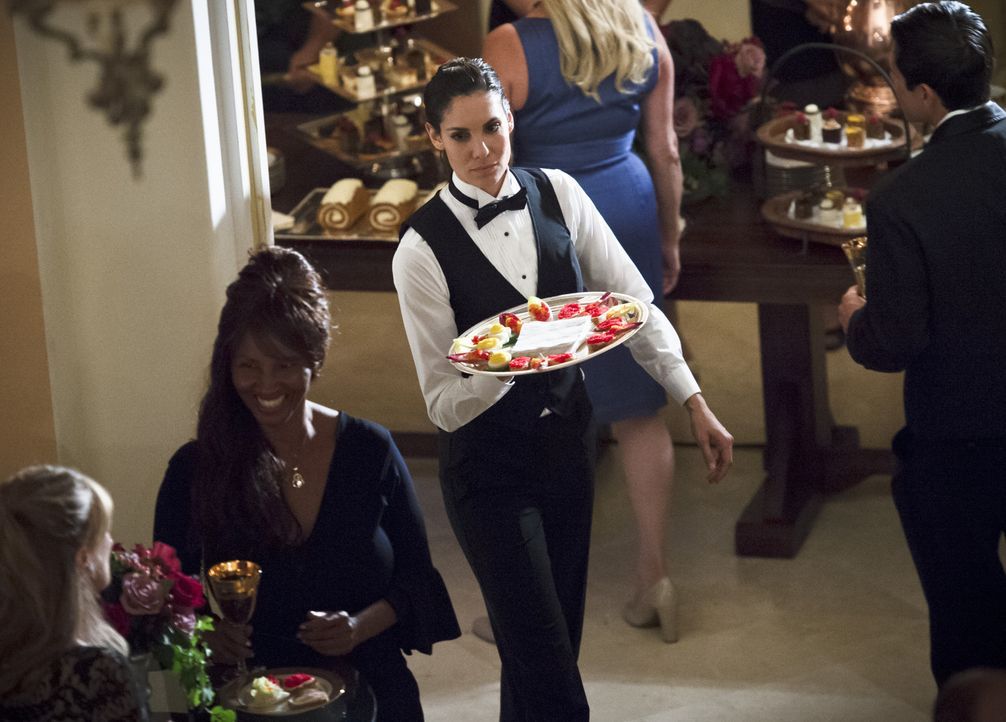 Ermittelt Undercover: Kensi (Daniela Ruah) ... - Bildquelle: Neil Jacobs 2015 CBS Broadcasting, Inc. All Rights Reserved.