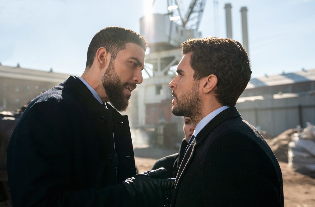 Special Agent Omar Adom 'OA' Zidan (Zeeko Zaki, l.); Nestor Vertiz (Josh Segarra, r.) - Bildquelle: Michael Parmelee 2020 CBS Broadcasting Inc. All Rights Reserved. / Michael Parmelee