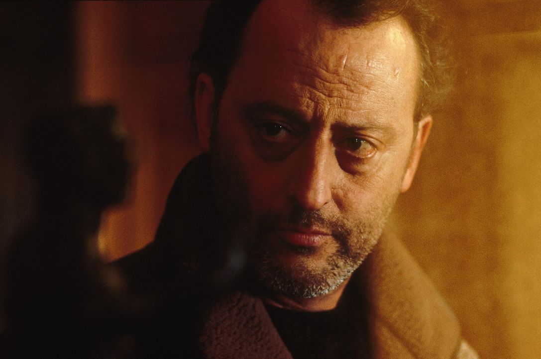 Inspektor Pierre Niémans (Jean Reno) soll er in den Alpen einen bizarren Mord aufklären ... - Bildquelle: TOBIS STUDIO CANAL GMBH&CO.KG