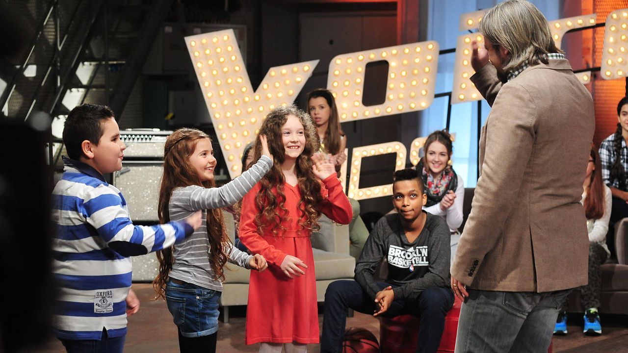 The-Voice-Kids-Stf02-Epi05-Salvatore-Larissa-EmmieLee-16-SAT1-Andre-Kowalski - Bildquelle: SAT.1/Andre Kowalski