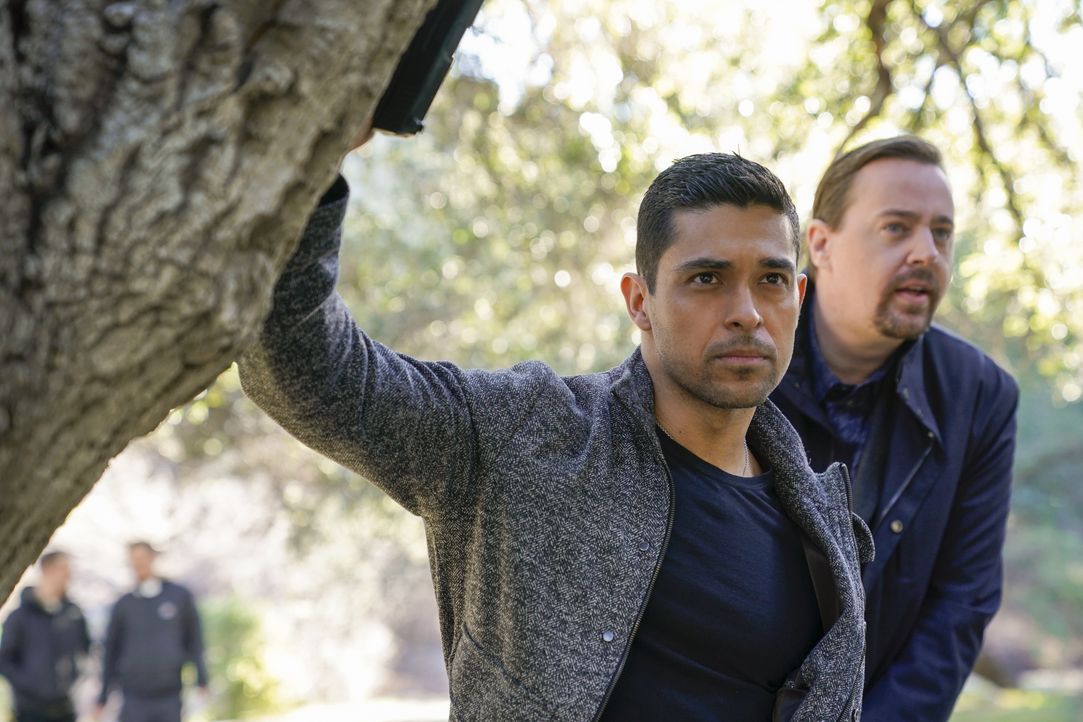 Nick Torres (Wilmer Valderrama, l.); Timothy McGee (Sean Murray, r.) - Bildquelle: Cliff Lipson 2018 CBS Broadcasting, Inc. All Rights Reserved / Cliff Lipson