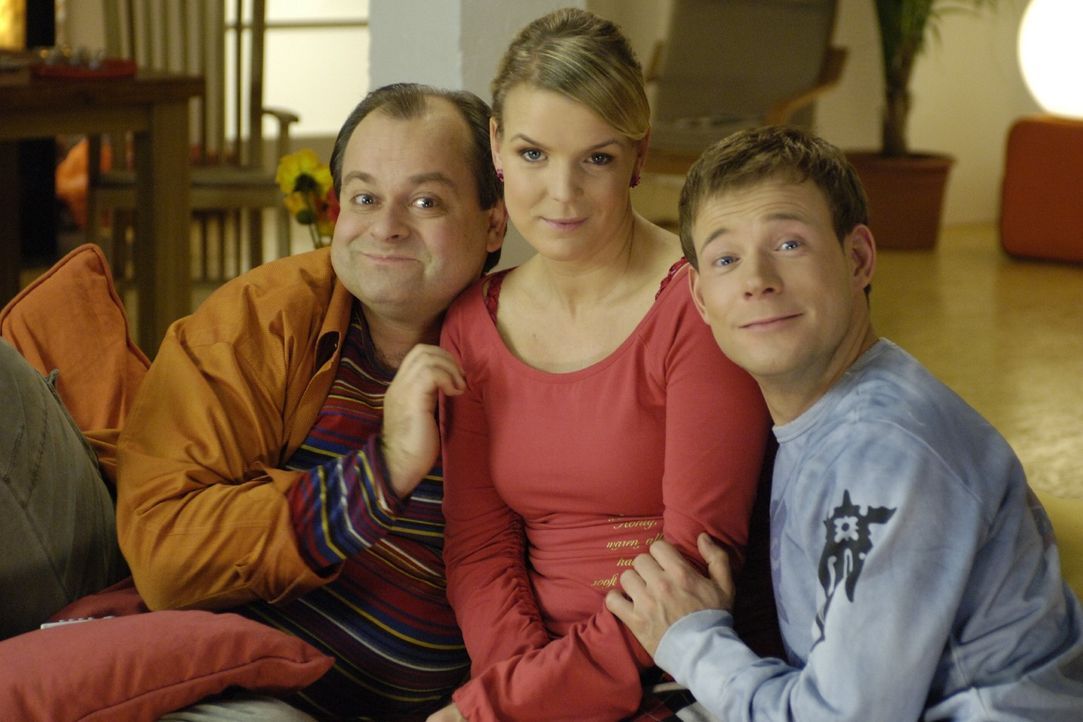 v.l.n.r.: Markus Majowski, Mirja Boes und Mathias Schlung sind die "Dreisten Drei", die in einer Comedy-WG zusammenleben. - Bildquelle: Sat.1