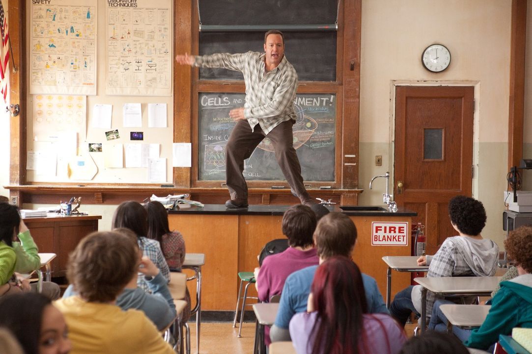 Ein Lehrer, der noch daran glaubt, dass man für seine Schüler kämpfen muss: Scott Voss (Kevin James) ... - Bildquelle: Sony Pictures Television. All Rights Reserved.