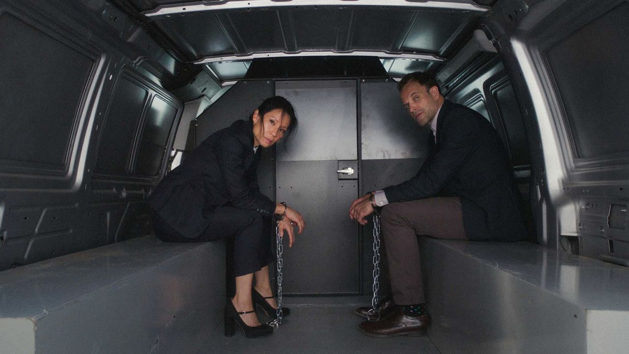 Auch bei Sherlock (Jonny Lee Miller, r.) und Dr. Watson (Lucy Liu, l.) läuft nicht immer alles wie geplant ... - Bildquelle: 2018 CBS Broadcasting, Inc. All Rights Reserved.