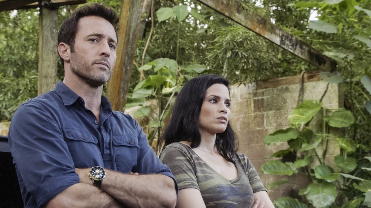 Steve McGarrett (Alex O'Loughlin, l.); Quinn Liu (Katrina Law, r.) - Bildquelle: 2019 CBS Broadcasting, Inc. All Rights Reserved.