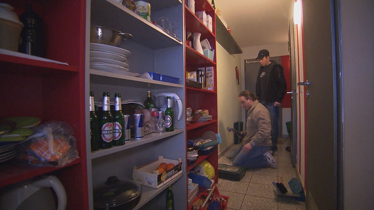 Blaumann sei Dank! Hausmeister packen zu. Verstopfte Abflüsse, verschimmelte Wände, kaputte Heizungen. Meist haben sie keine spezifische Ausbildun... - Bildquelle: SAT.1