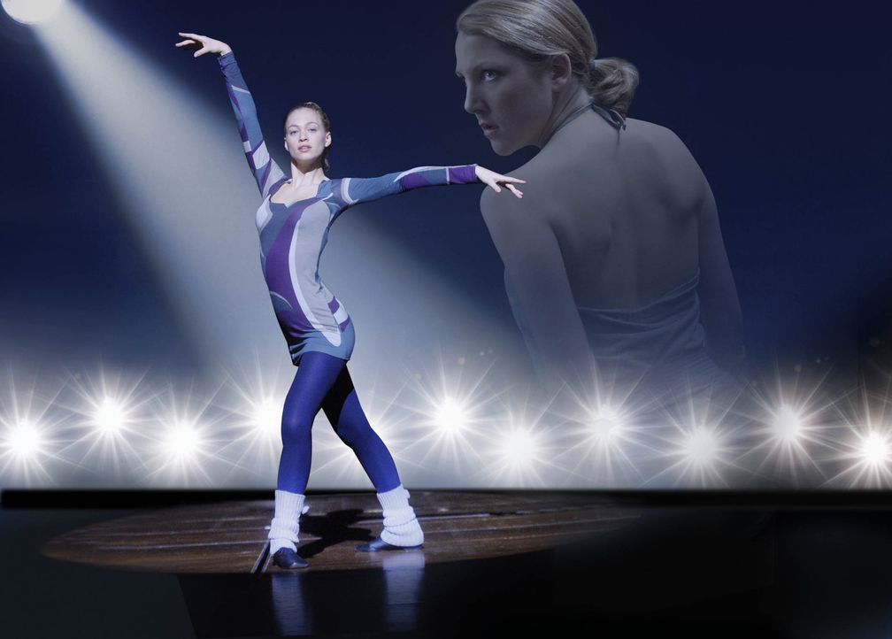 Die Tänzerin - Lebe Deinen Traum - mit Julie Engelbrecht, l. und Nikola Kastner, r. ... - Bildquelle: SAT.1