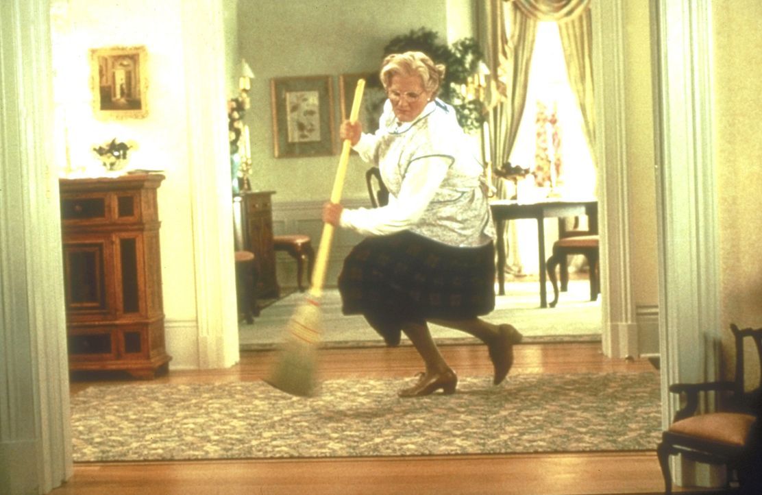 Mit großer Begeisterung stürzt sich das neue "Mädchen für alles" (Robin Williams) auf die tägliche Hausarbeit ... - Bildquelle: 20th Century Fox