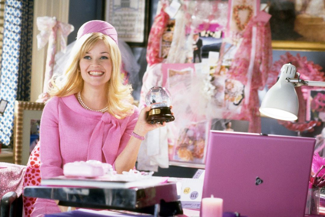 Nach ihrem Harvard-Abschluss arbeitet Elle (Reese Witherspoon) jetzt als junge, aufstrebende Anwältin bei einer großen Wirtschaftskanzlei und steckt... - Bildquelle: Metro-Goldwyn-Mayer (MGM)