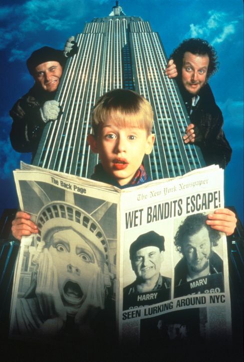 In New York wollen sich die beiden Ganoven Harry (Joe Pesci, l.) und Marv (Daniel Stern, r.) an dem kleinen Kevin (Macauley Culkin, M.) rächen ... - Bildquelle: 20th Century Fox Film Corporation