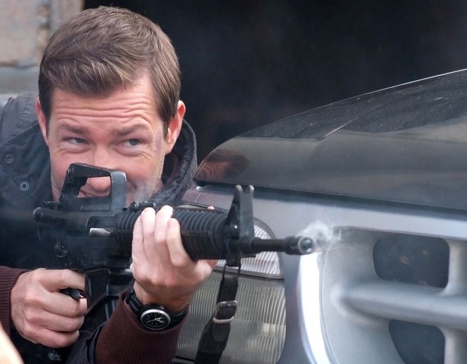 Als ehemaliger FBI Agent weiß Casinosicherheitschef John Reed (Edward Burns) genau, dass er mit seinen Gegner kein Mitleid haben darf ... - Bildquelle: MOBICOM HOLDINGS, S.A.
