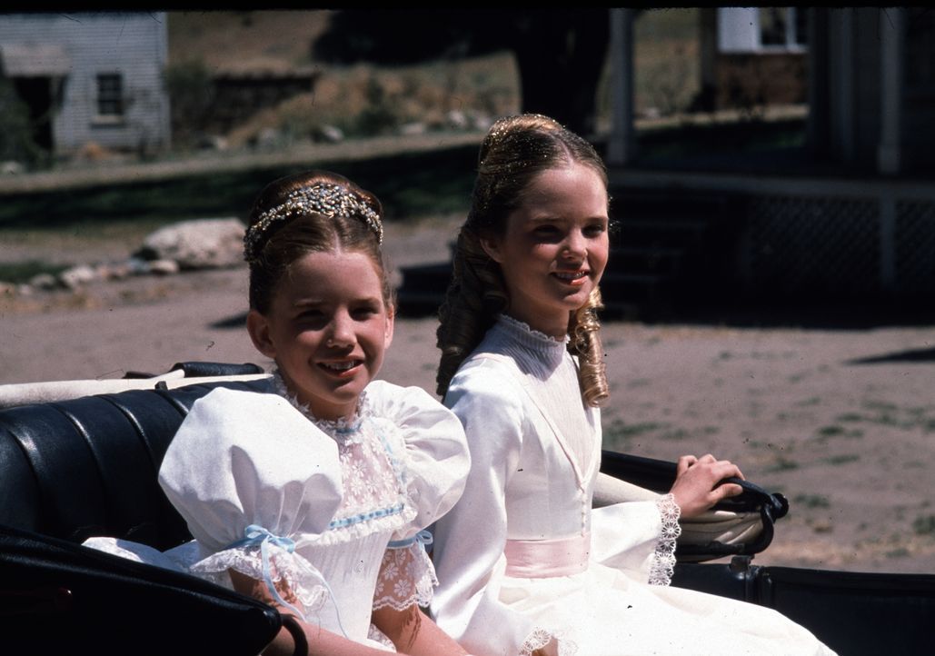 Laura Ingalls (Melissa Gilbert, l.); Mary Ingalls (Melissa Sue Anderson, r.) - Bildquelle: © 1975 National Broadcasting Company, Inc. All Rights Reserved.