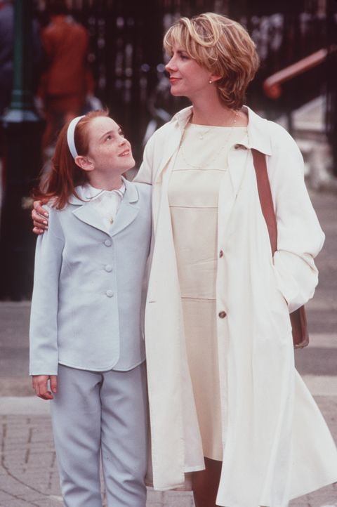 Annie (Lindsay Lohan, l.) ist bei ihrer Mutter Elizabeth (Natasha Richardson, r.) aufgewachsen und wusste nicht, dass sie eine Zwillingsschwester ha... - Bildquelle: Buena Vista International