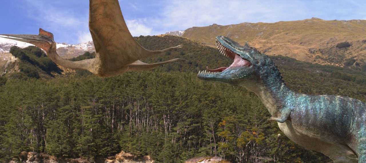 Der gefürchtete Gorgosaurus (r.) schreckt vor nichts und niemandem zurück, doch als er auf Patchi trifft, stößt er auf einen ungeahnten Widersacher... - Bildquelle: 2013 Constantin Film Verleih GmbH.