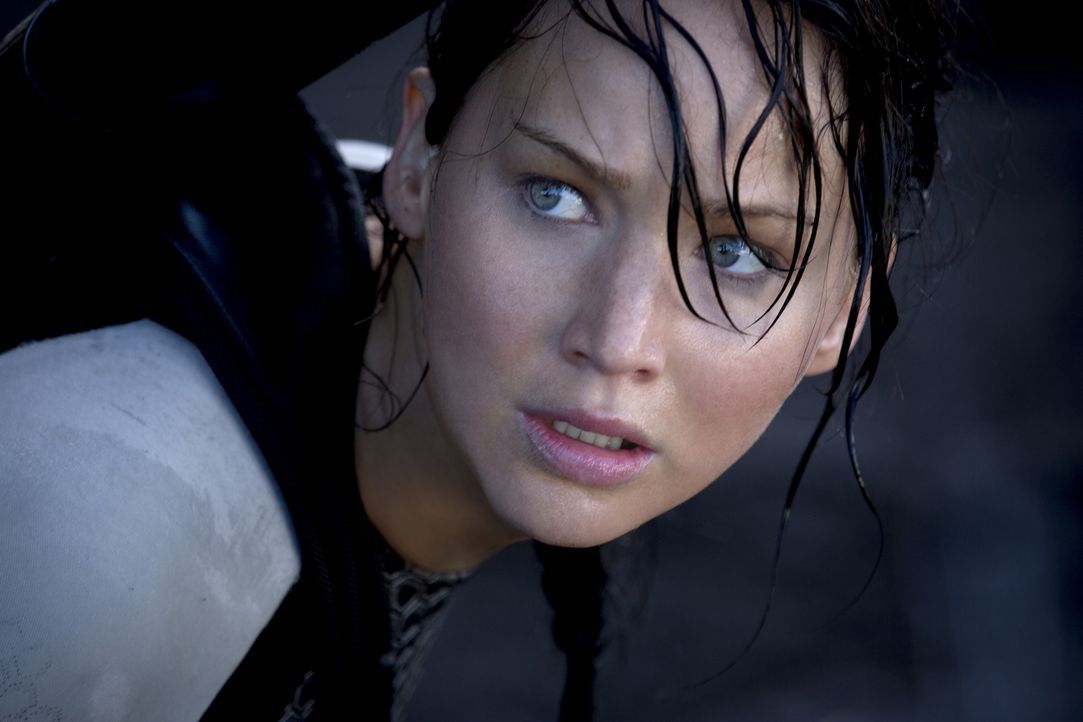 Obwohl von den letztjährigen Hungerspielen schwer traumatisiert, muss Katniss (Jennifer Lawrence) erneut in der Arena bei einem Kampf auf Leben und... - Bildquelle: Studiocanal GmbH