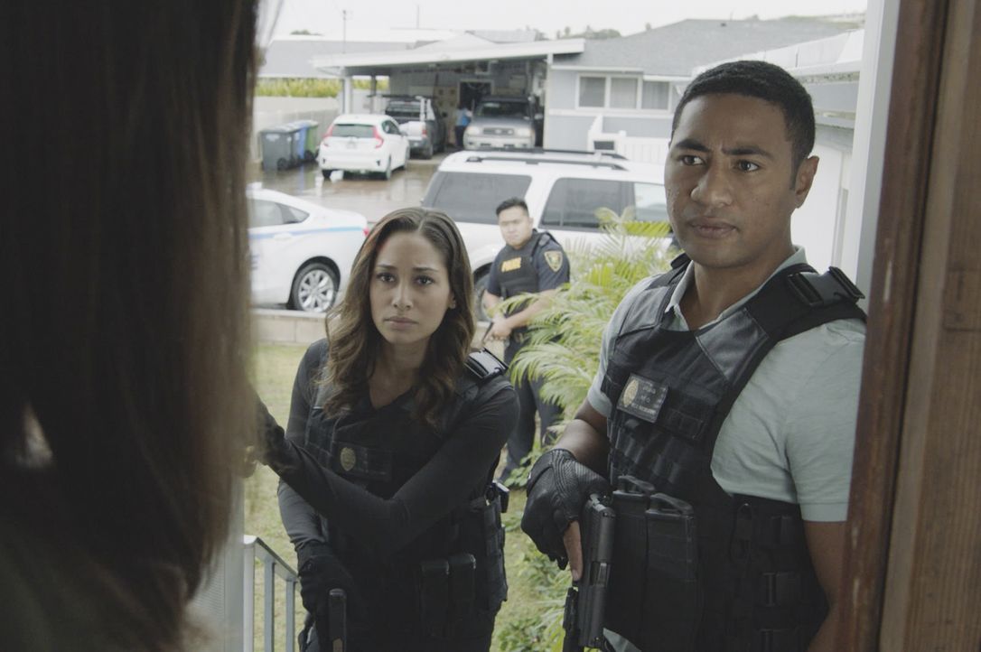 Tani Rey (Meaghan Rath, l.); Junior Reigns (Beulah Koale, r.) - Bildquelle: 2019 CBS Broadcasting, Inc. All Rights Reserved