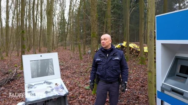 Auf Streife - Auf Streife - Explosion Mitten Im Wald