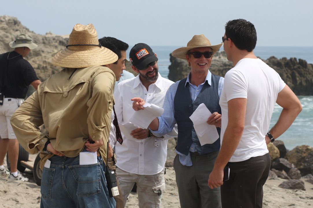 Bei den Dreharbeiten zu "The Mentalist" ... - Bildquelle: Warner Bros. Television